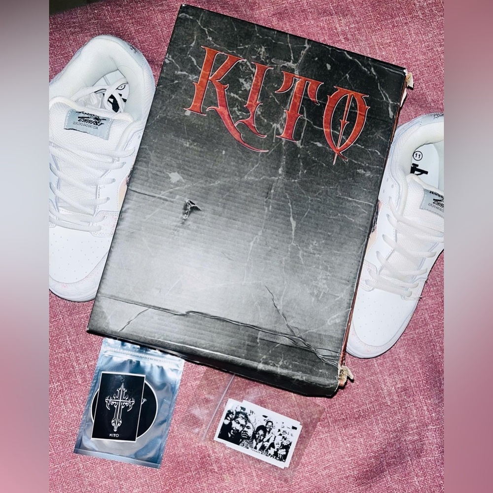 Kito dunks, stickers, box and shirt package!
